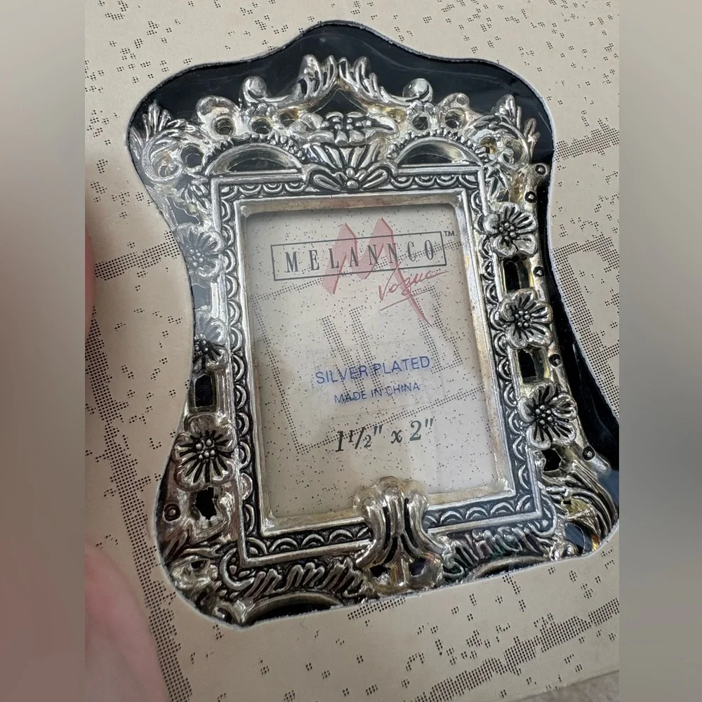 set of 4 vintage 1996 Melannco silver-plated Victorian-style mini picture frames - Picture 6 of 9